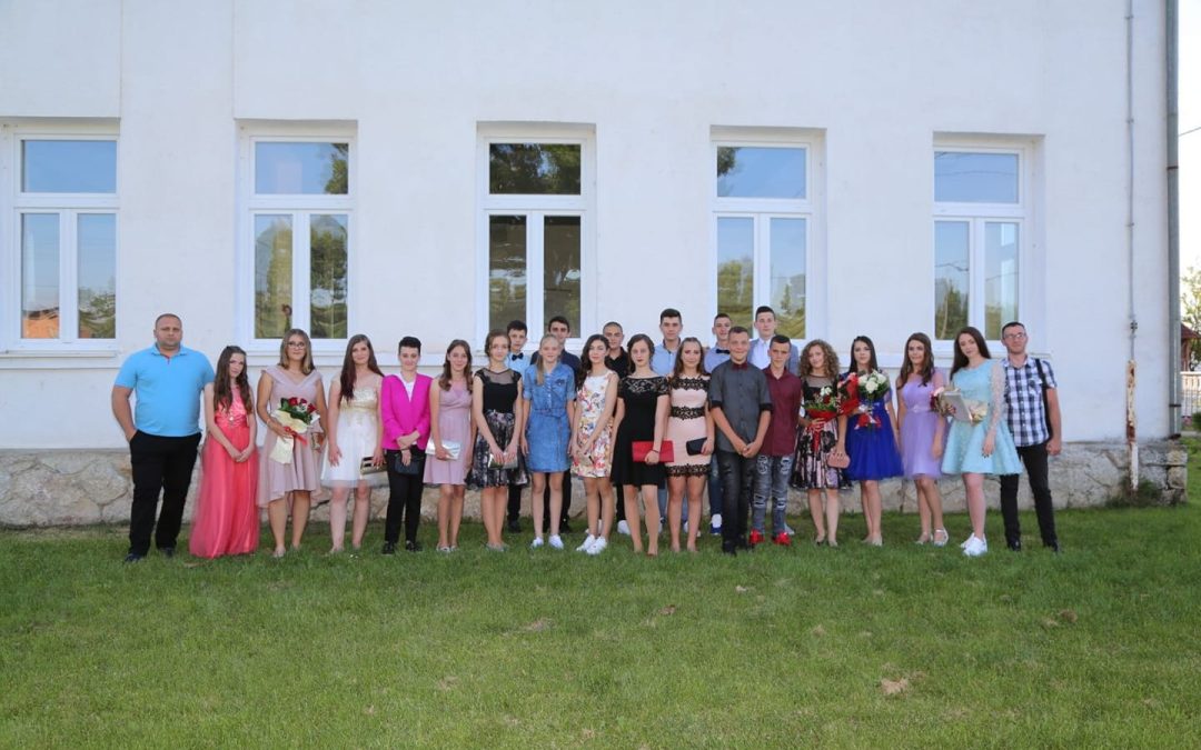 Драги матуранти, желимо вам срећу у даљем школовању и у животу, а прије свега вам желимо да будете добри људи