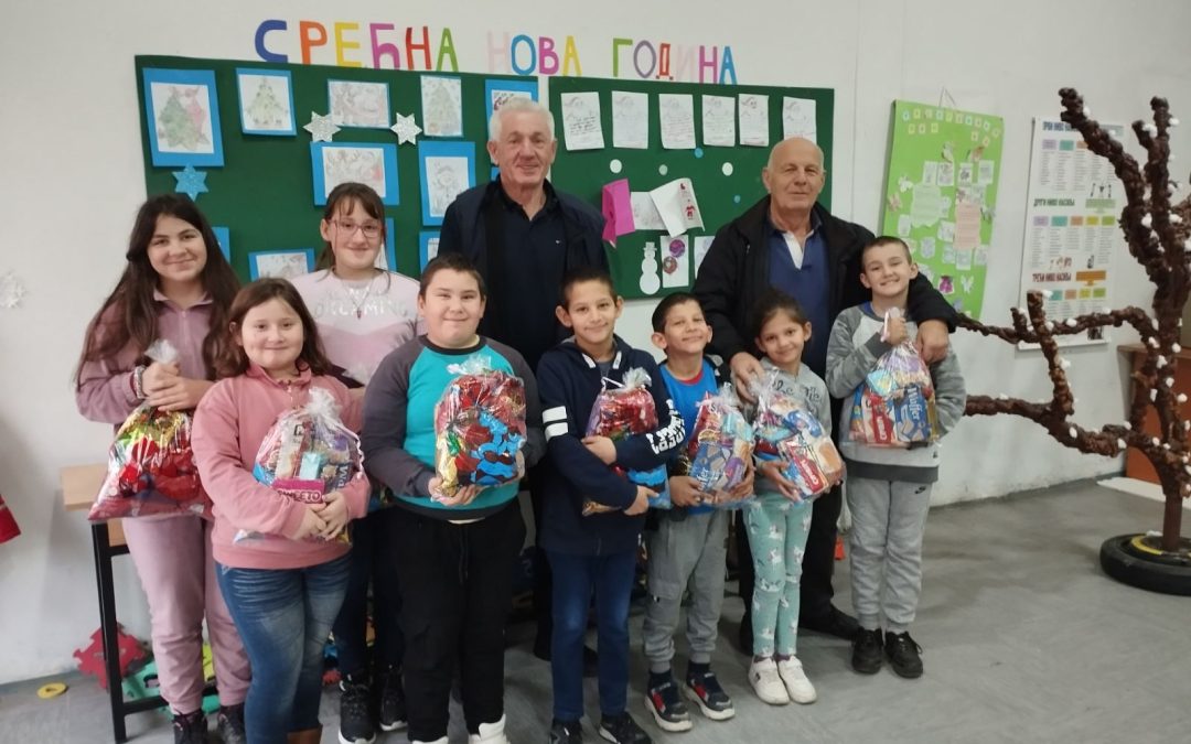 ПАКЕТИЋИ ЗА УЧЕНИКЕ У ДОЊЕМ КЛАКАРУ