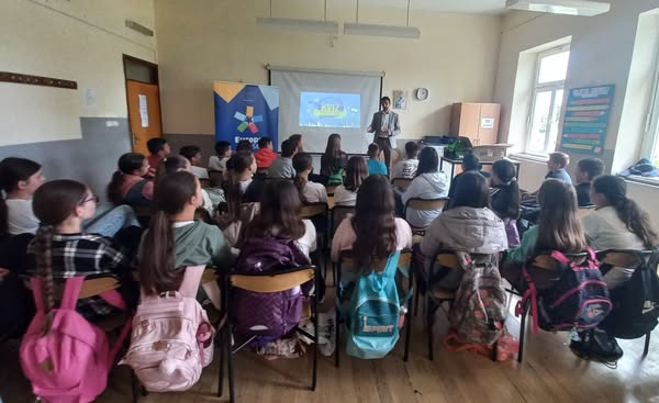 ОДРЖАНА ПРЕЗЕНТАЦИЈА НА ТЕМУ „ЕВРОПСКА УНИЈА“