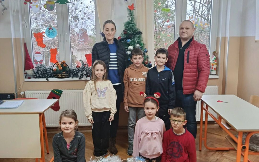 НОВОГОДИШЊИ ПАКЕТИЋИ ЗА УЧЕНИКЕ У ПОДРУЧНОЈ ШКОЛИ „ВИНСКА“